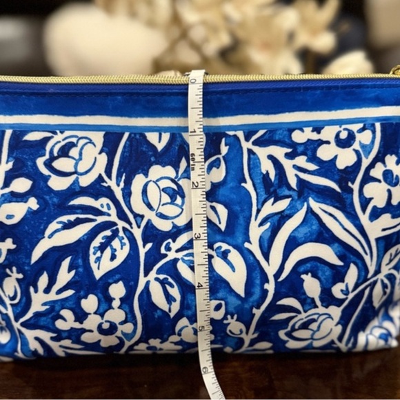🆕 Estée Lauder Blue and White Floral Make-Up Cosmetics Bag - Picture 3 of 4